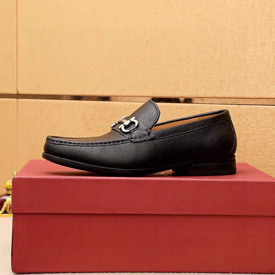 Men's shoes 💰480 💐 Product trademark: Ferragamo "Ferragamo" casual leather shoes Regular size: 38-44 (45🉑️customized) Product materials: Selected imported first-layer pebbled cowhide leather upper + luxury hardware buckle, imported water-dyed cowhide leather lining. Strong three-dimensional visual effect, original outsole color: 3⃣️seed leather materials available